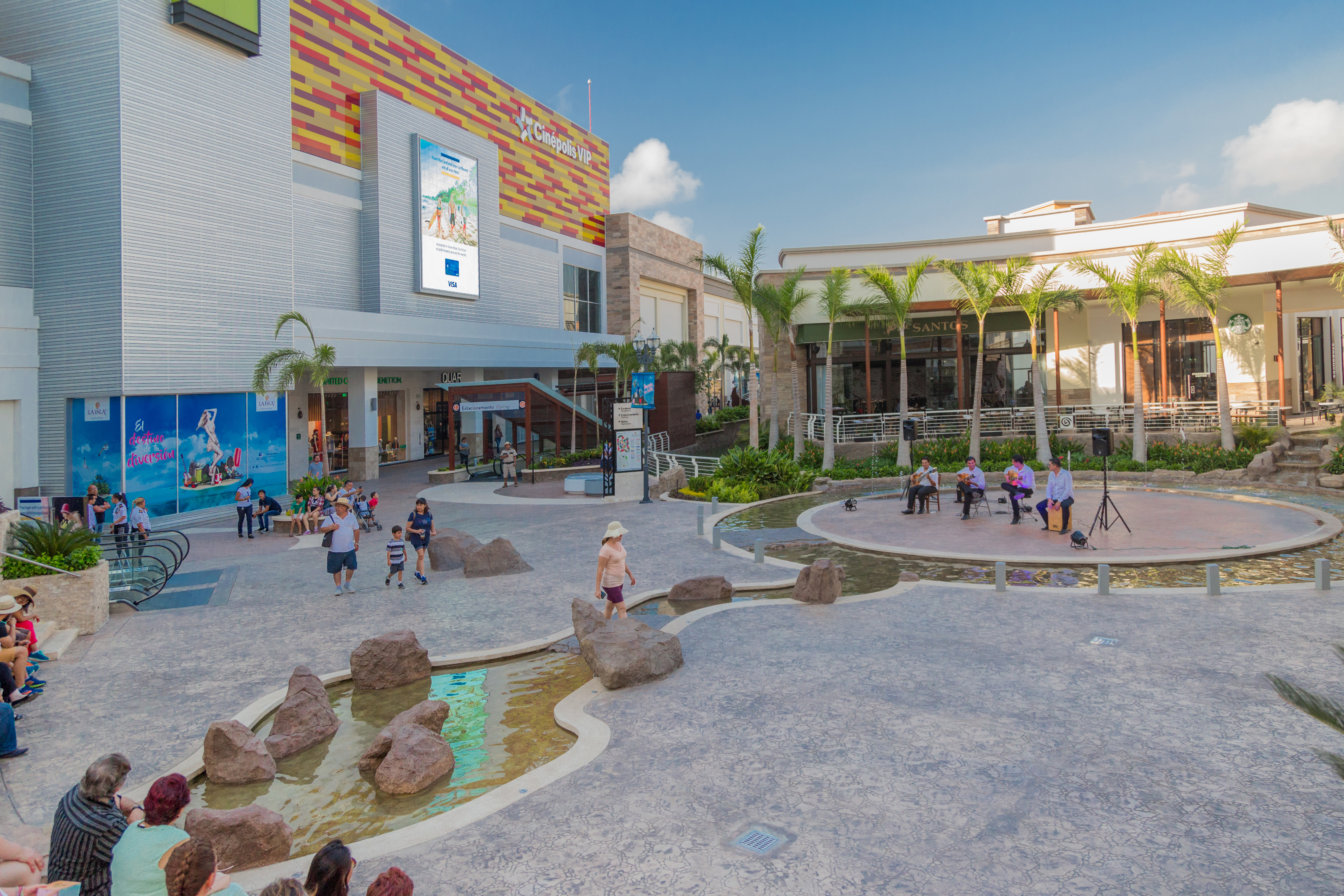 La Isla Shopping Village 